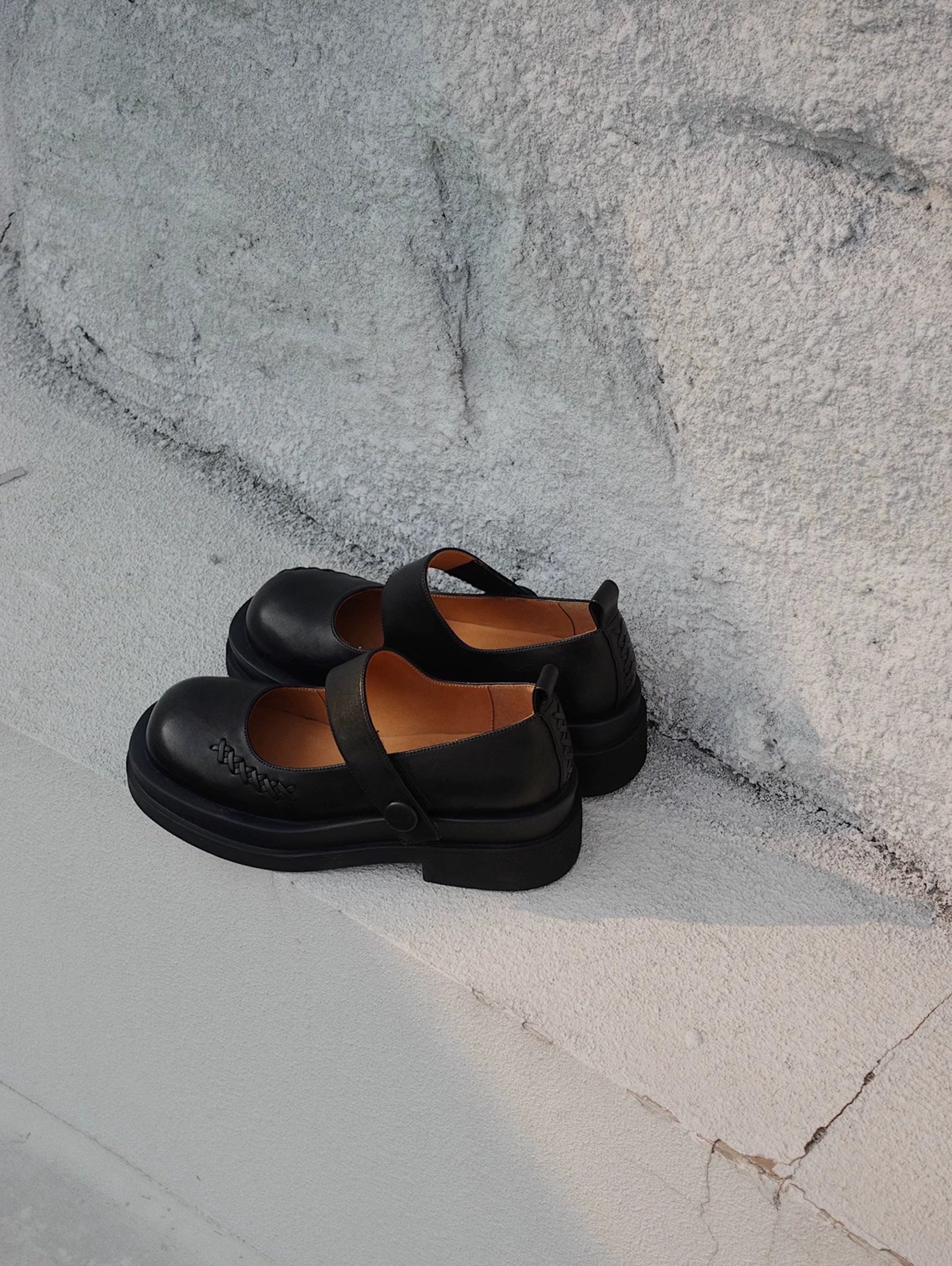 "Dark Chocolate Cookie" Women's Leather Strap Mary Jane Shoes in Black